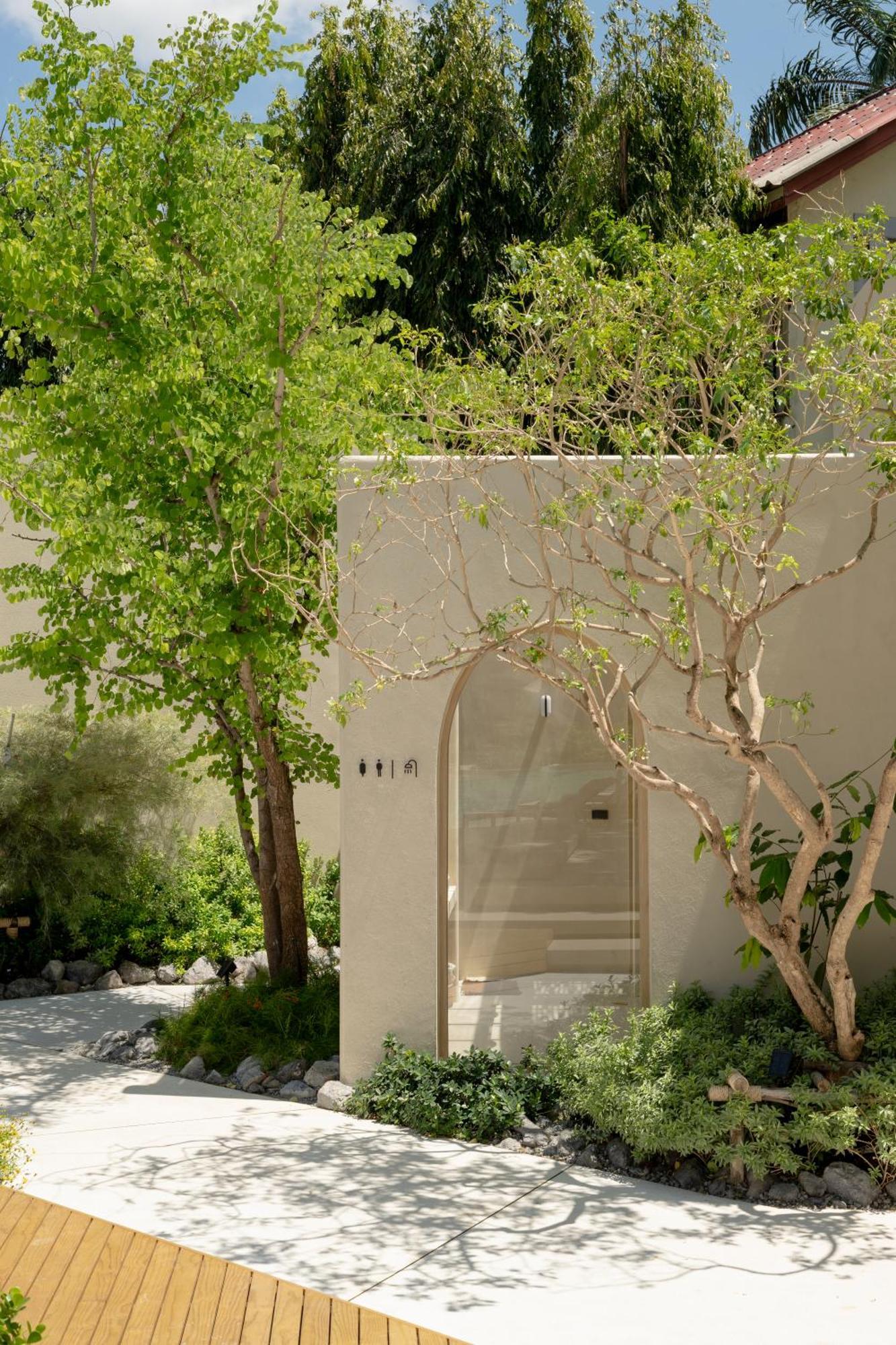 Eden Resort & Villas Phuket Patong Exterior photo